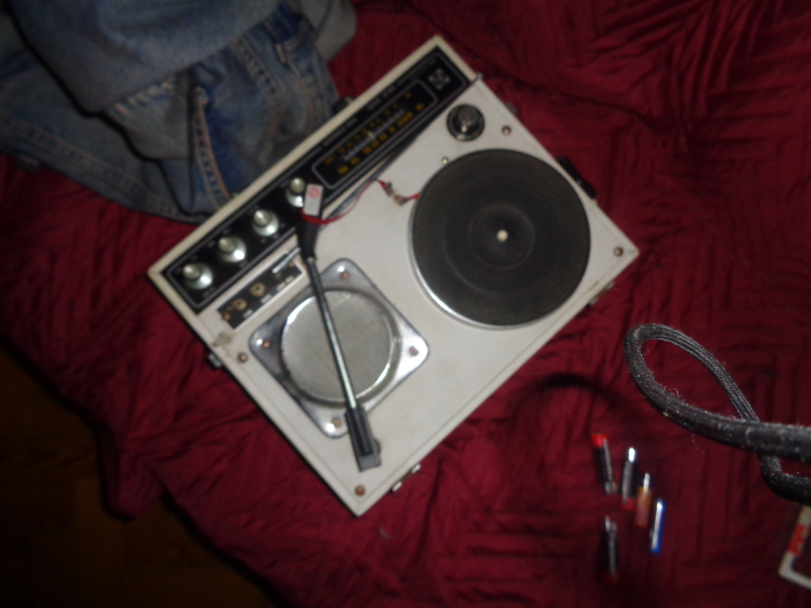A photo of a turntable.
